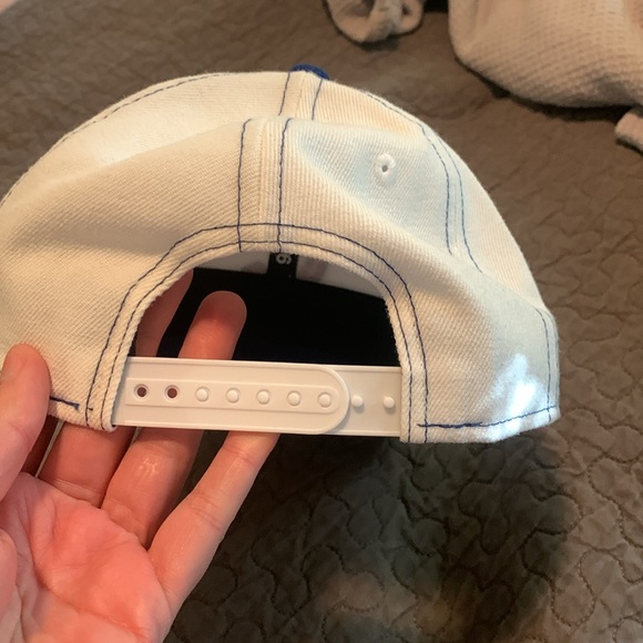 Cubs hat - Picture 3 of 4